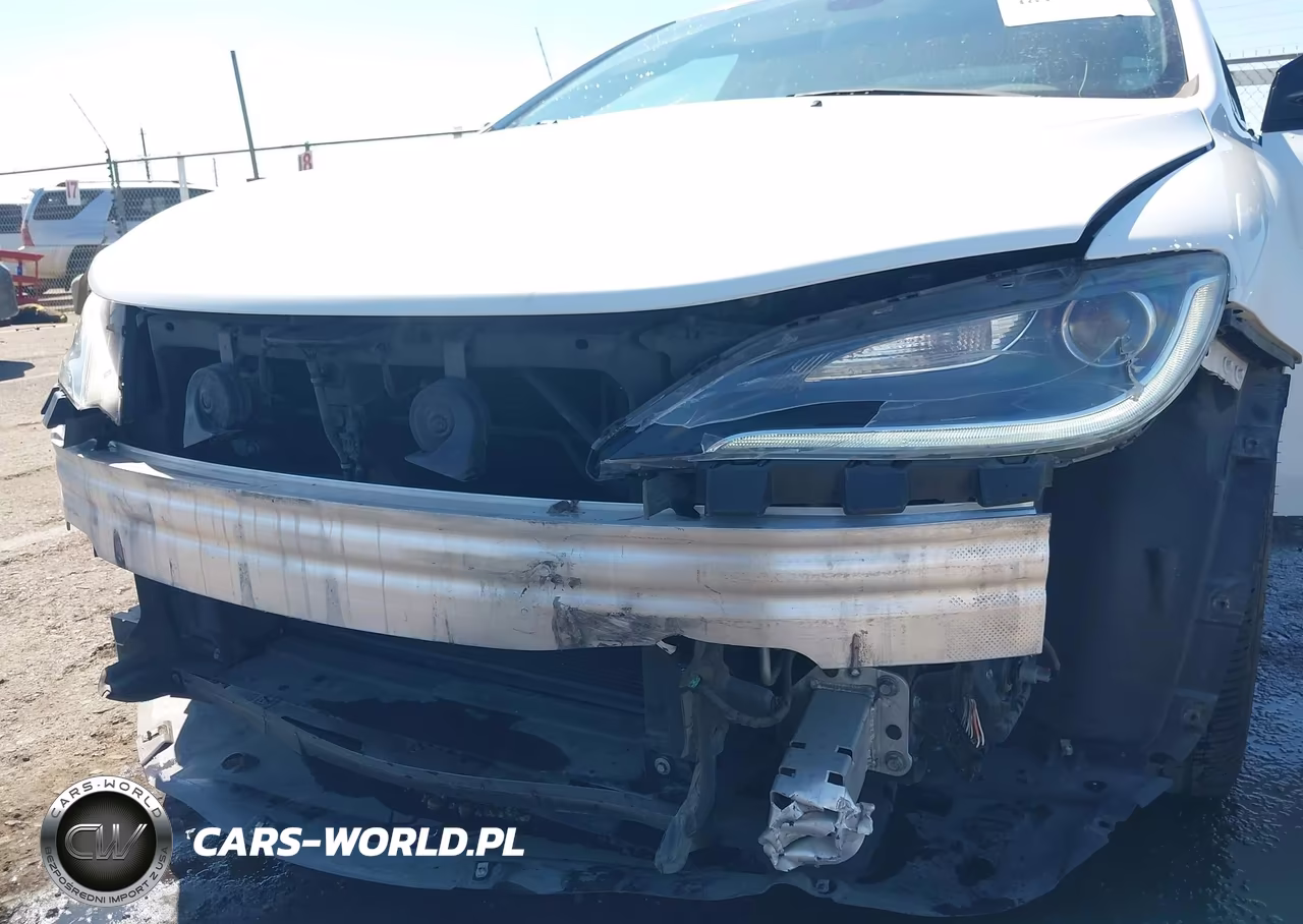 2015 Chrysler 200 S VIN:1C3CCCBB1FN680348 - 6