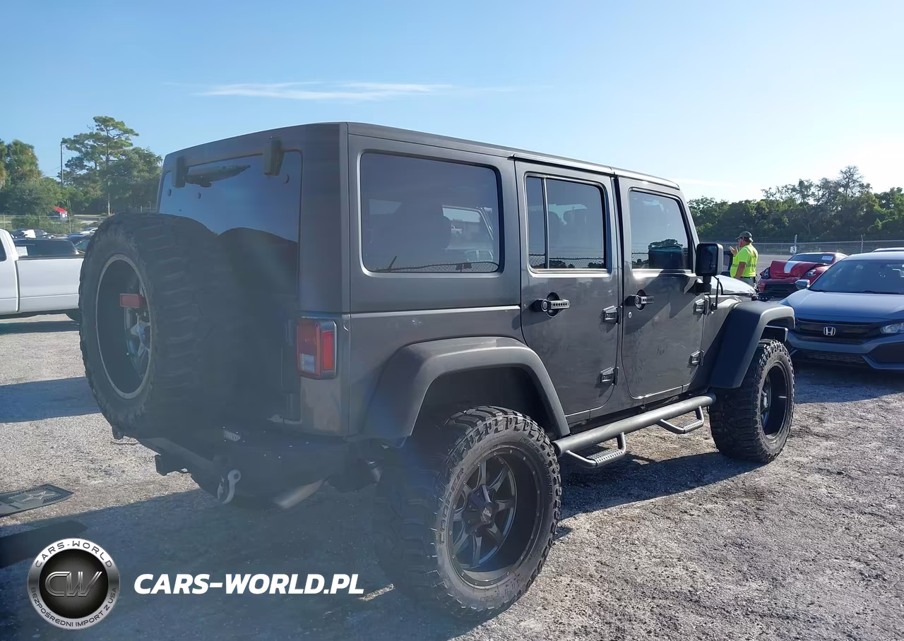 2017 Jeep Wrangler Unlimited Sport 4X4 VIN:1C4HJWDG4HL572127 - 4