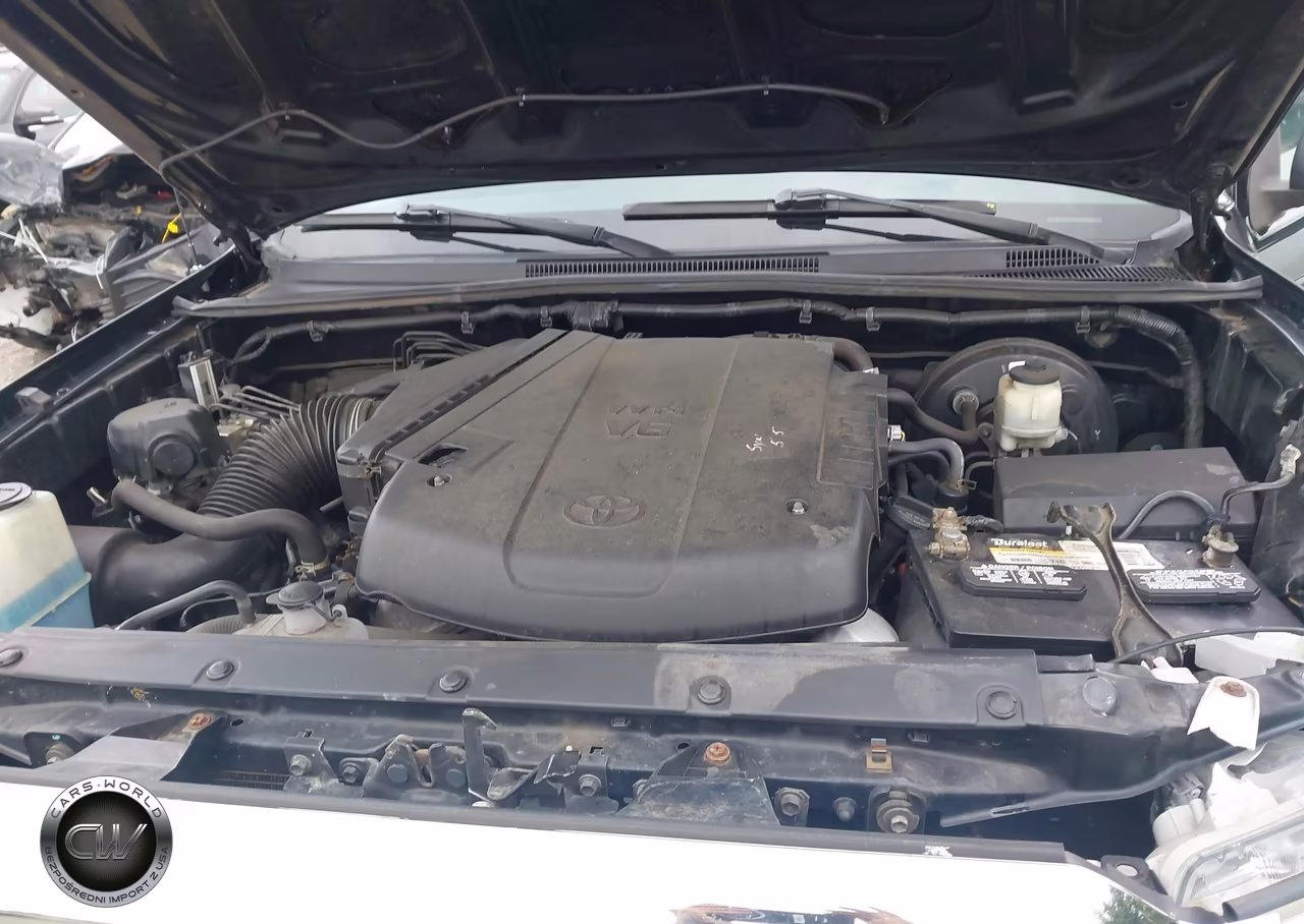 2015 Toyota Tacoma Base V6 VIN:5TFLU4EN1FX119561 - 10