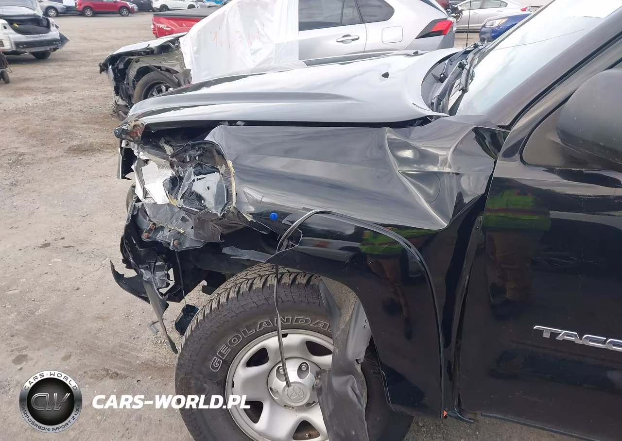 2015 Toyota Tacoma Base V6 VIN:5TFLU4EN1FX119561 - 18