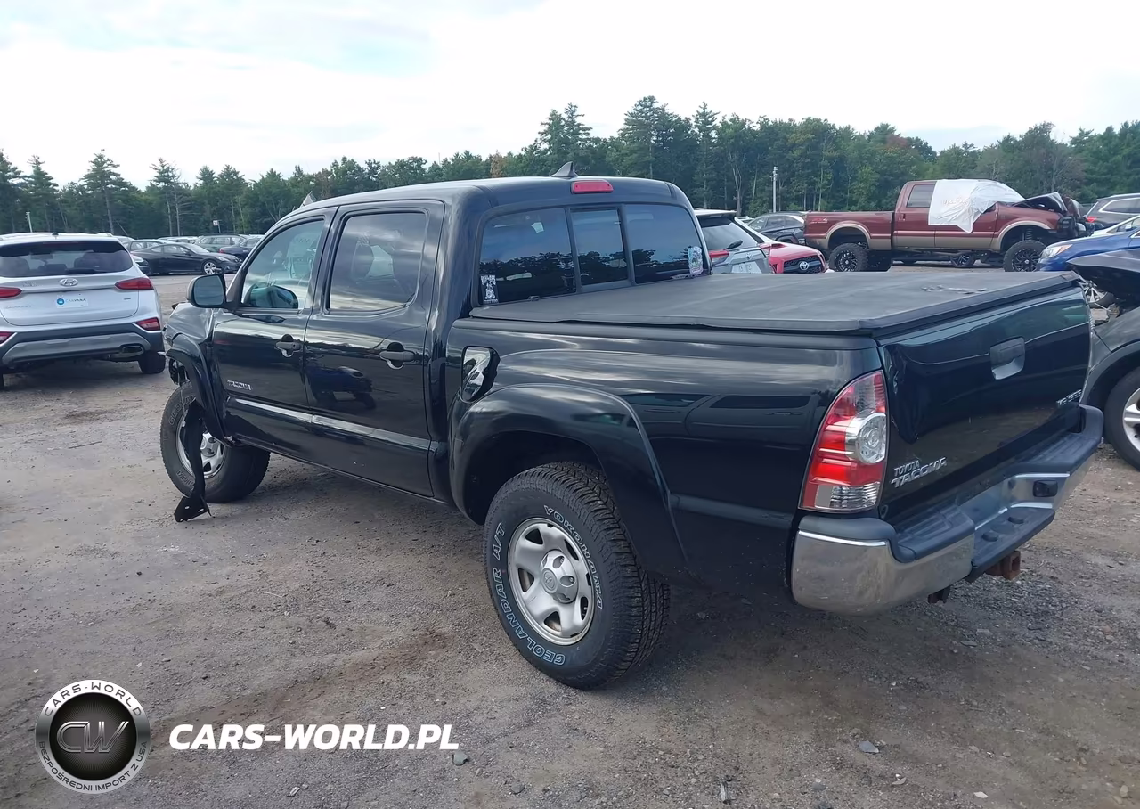 2015 Toyota Tacoma Base V6 VIN:5TFLU4EN1FX119561 - 3