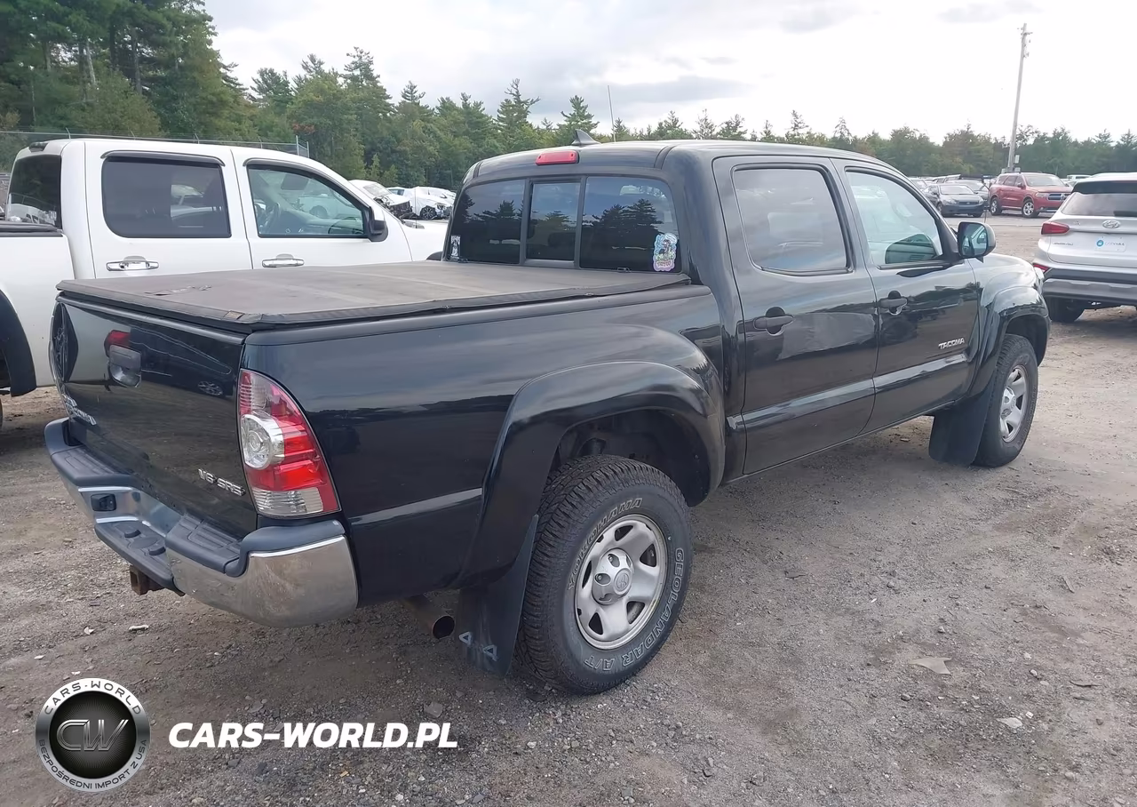 2015 Toyota Tacoma Base V6 VIN:5TFLU4EN1FX119561 - 4