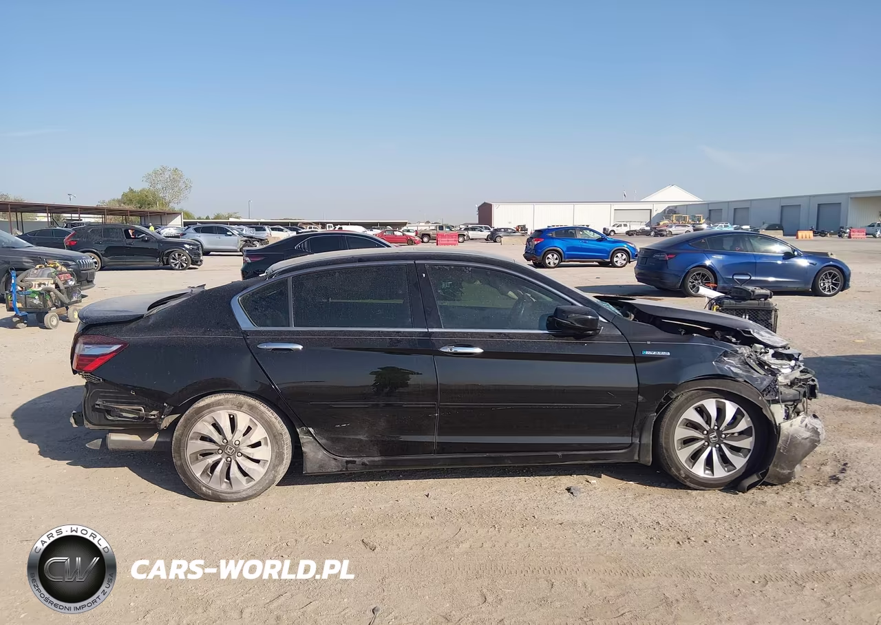 2017 Honda Accord Hybrid Touring VIN:JHMCR6F75HC025804 - 12