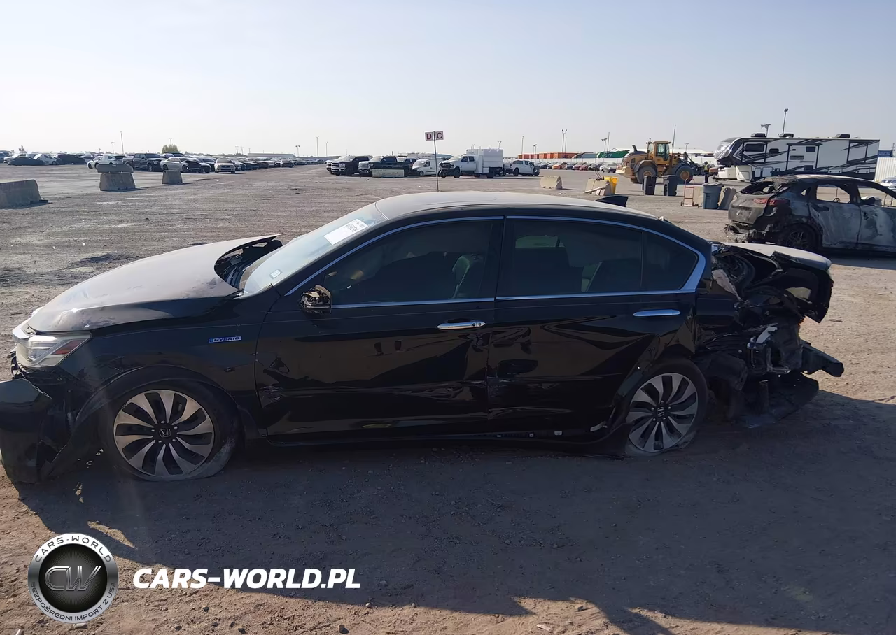 2017 Honda Accord Hybrid Touring VIN:JHMCR6F75HC025804 - 13