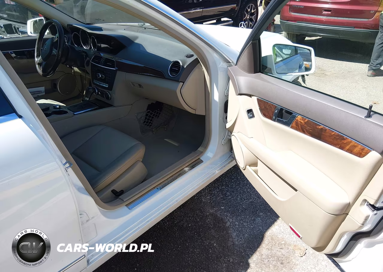2013 Mercedes-Benz C 300 Luxury 4Matic VIN:WDDGF8AB1DA858031 - 5