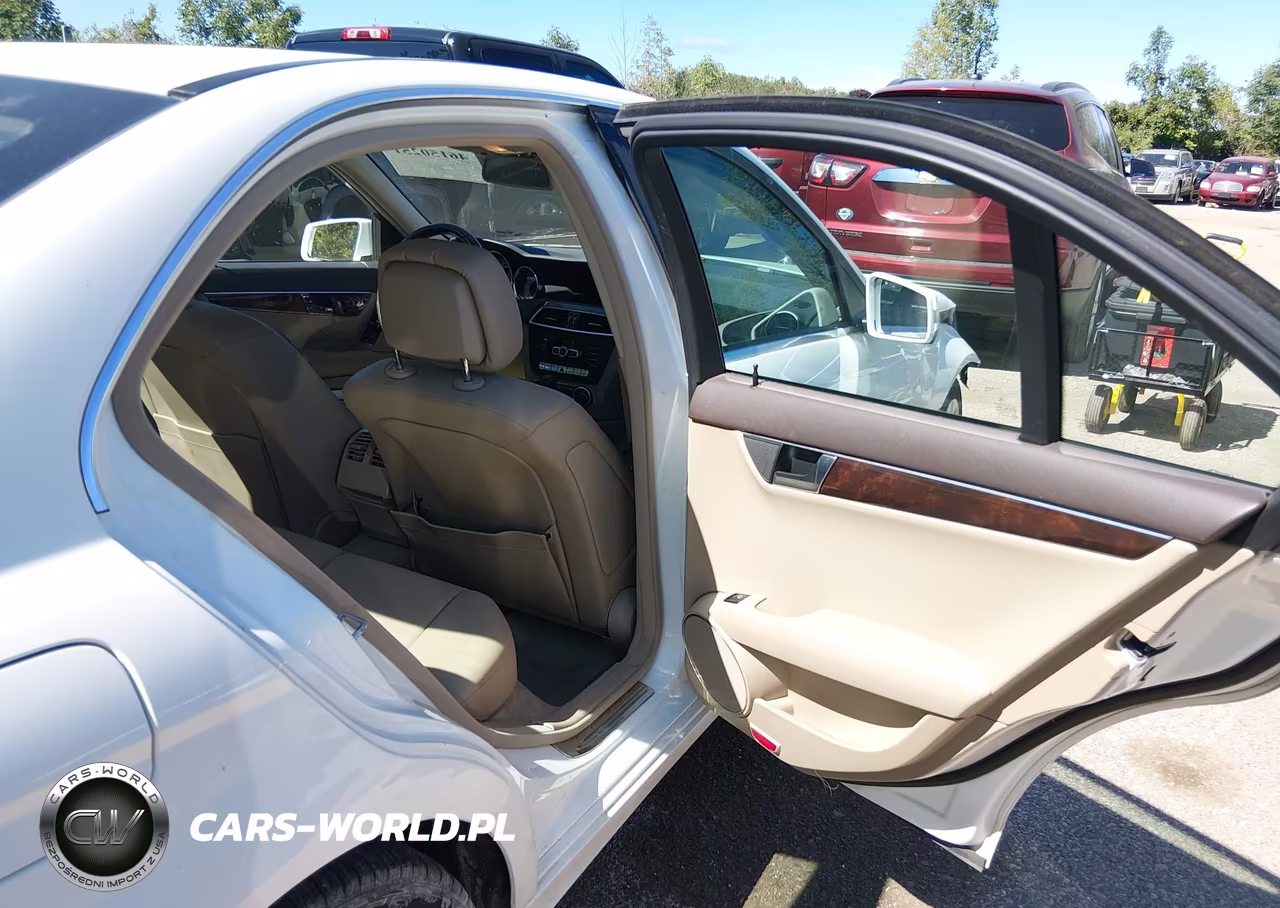 2013 Mercedes-Benz C 300 Luxury 4Matic VIN:WDDGF8AB1DA858031 - 8