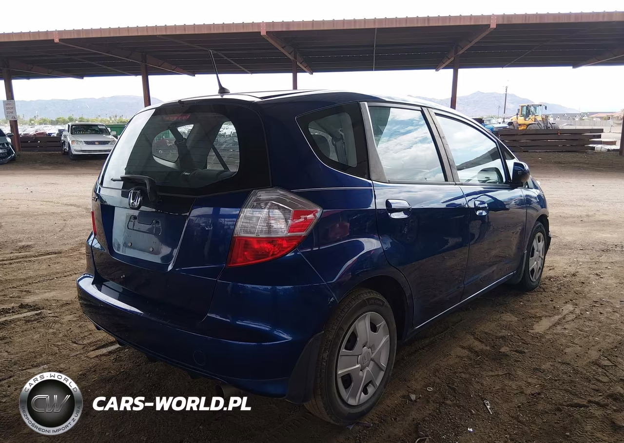 2013 Honda Fit VIN:JHMGE8H39DC078339 - 4