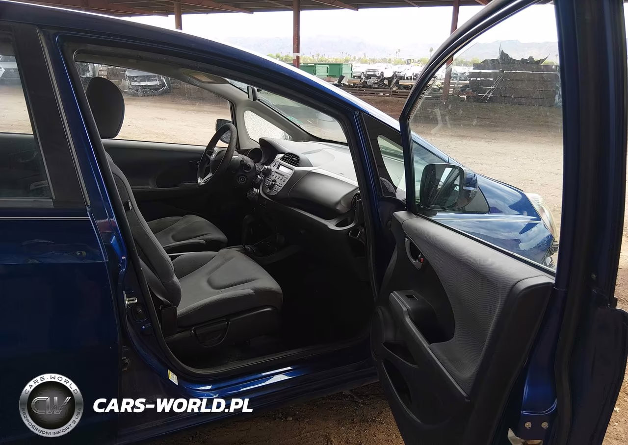 2013 Honda Fit VIN:JHMGE8H39DC078339 - 5