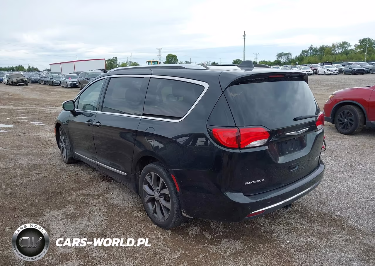 2017 Chrysler Pacifica Limited VIN:2C4RC1GG7HR735339 - 3