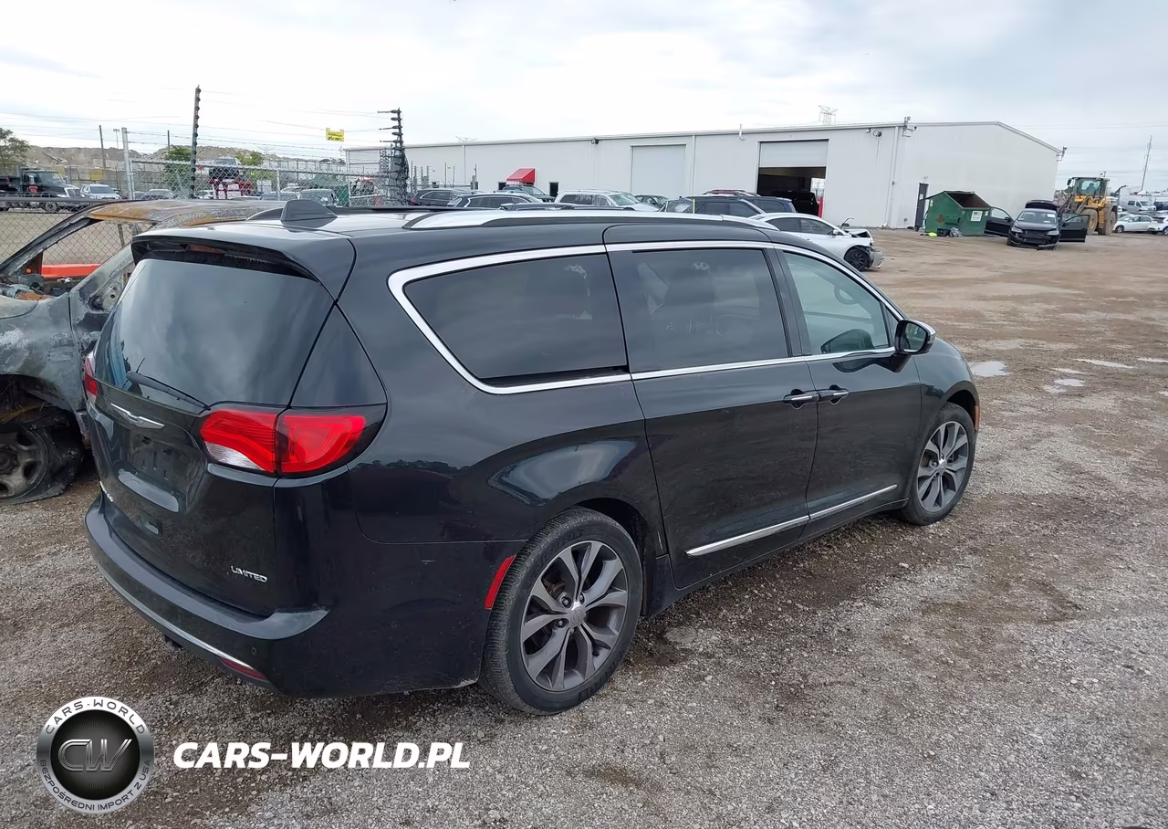 2017 Chrysler Pacifica Limited VIN:2C4RC1GG7HR735339 - 4