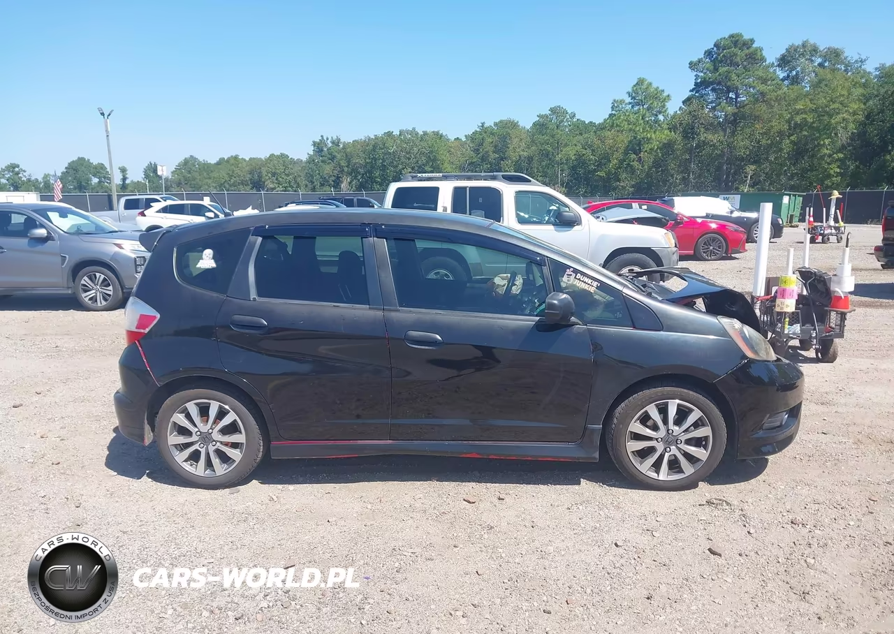 2012 Honda Fit Sport VIN:JHMGE8H50CC002069 - 13
