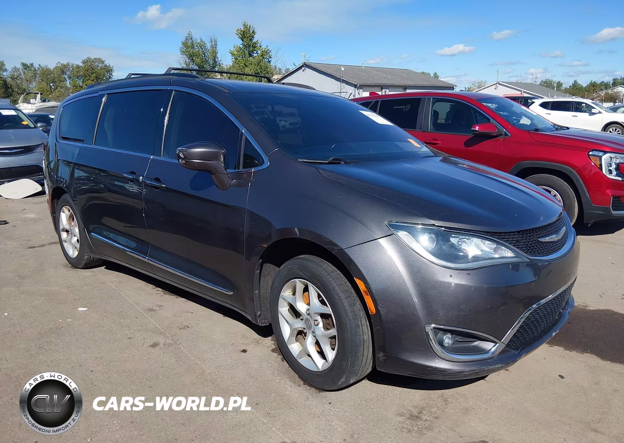 2017 Chrysler Pacifica Touring-L