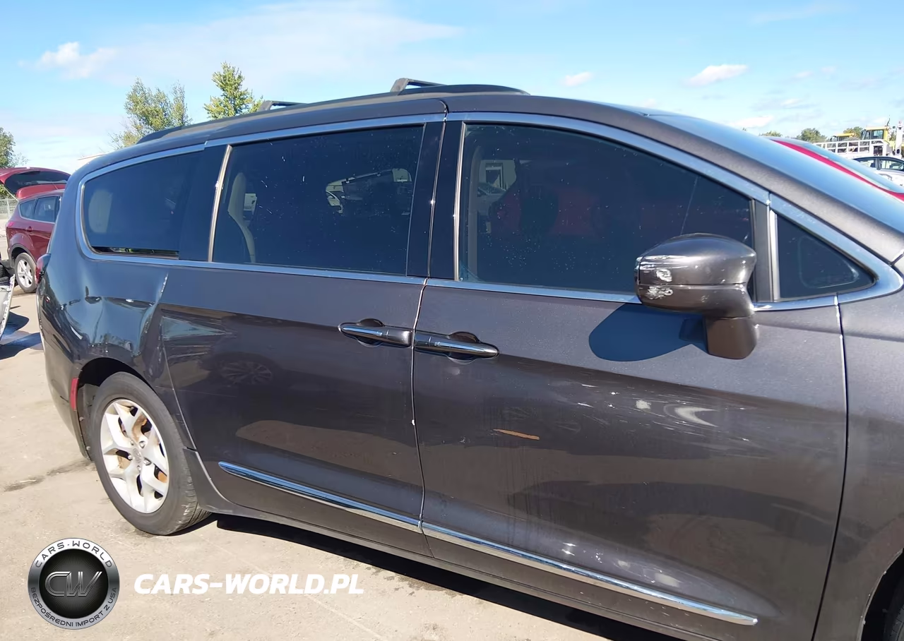 2017 Chrysler Pacifica Touring-L VIN:2C4RC1BG1HR560755 - 13