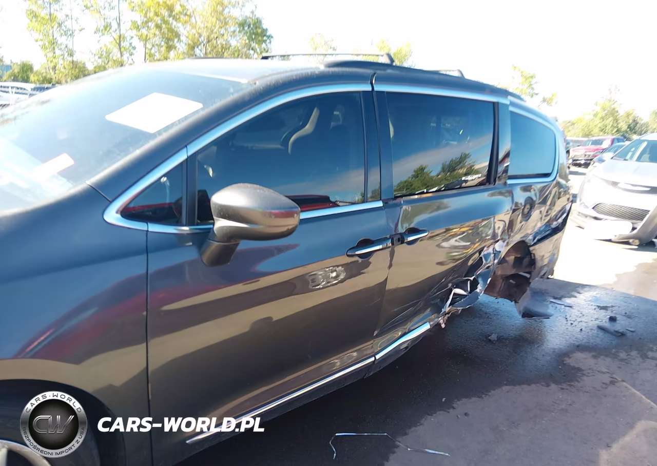 2017 Chrysler Pacifica Touring-L VIN:2C4RC1BG1HR560755 - 14
