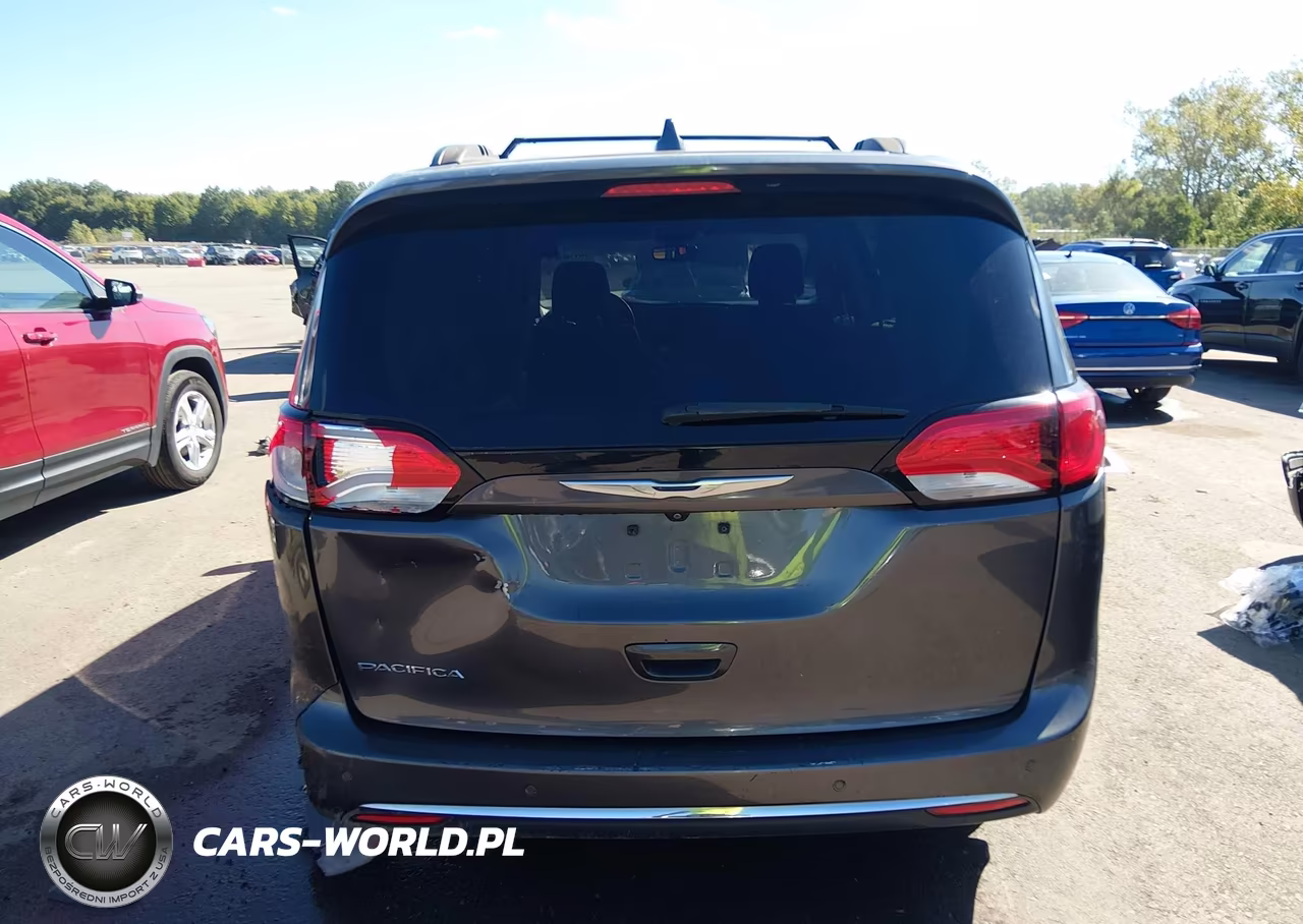 2017 Chrysler Pacifica Touring-L VIN:2C4RC1BG1HR560755 - 16