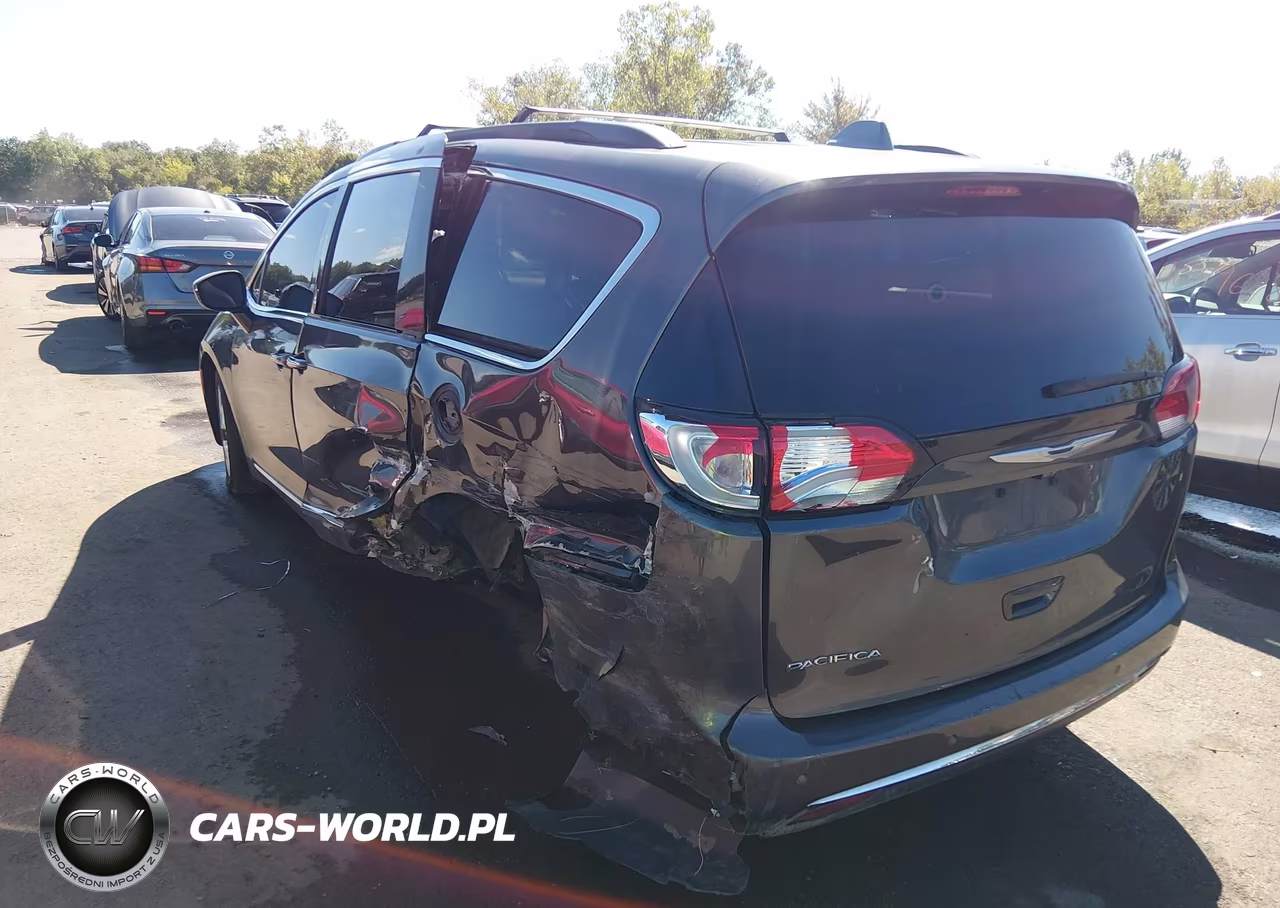 2017 Chrysler Pacifica Touring-L VIN:2C4RC1BG1HR560755 - 6