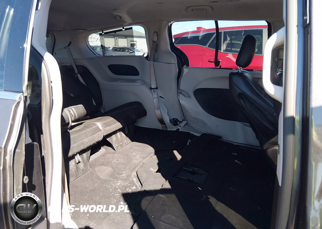 2017 Chrysler Pacifica Touring-L VIN:2C4RC1BG1HR560755 - 8