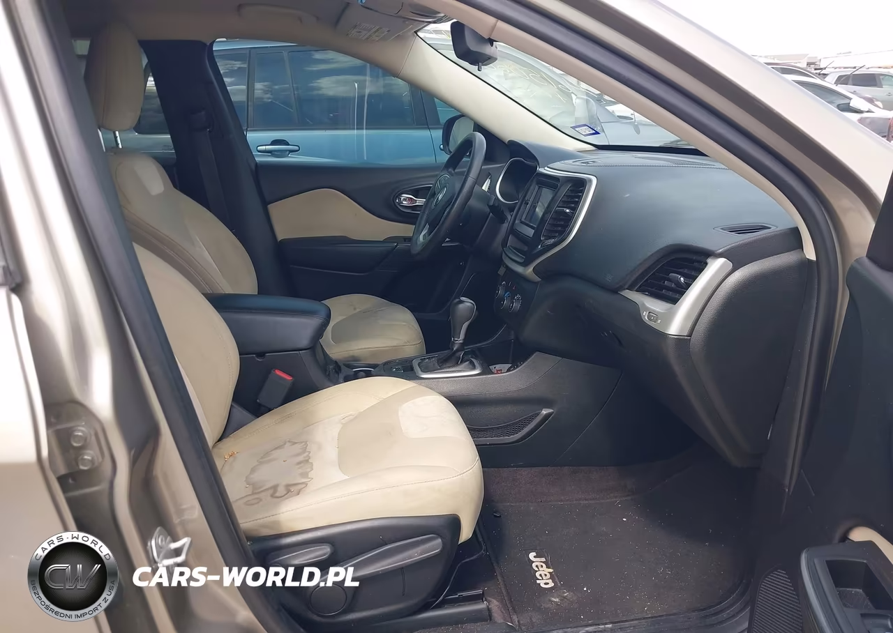 2016 Jeep Cherokee Sport VIN:1C4PJLAB9GW371033 - 5