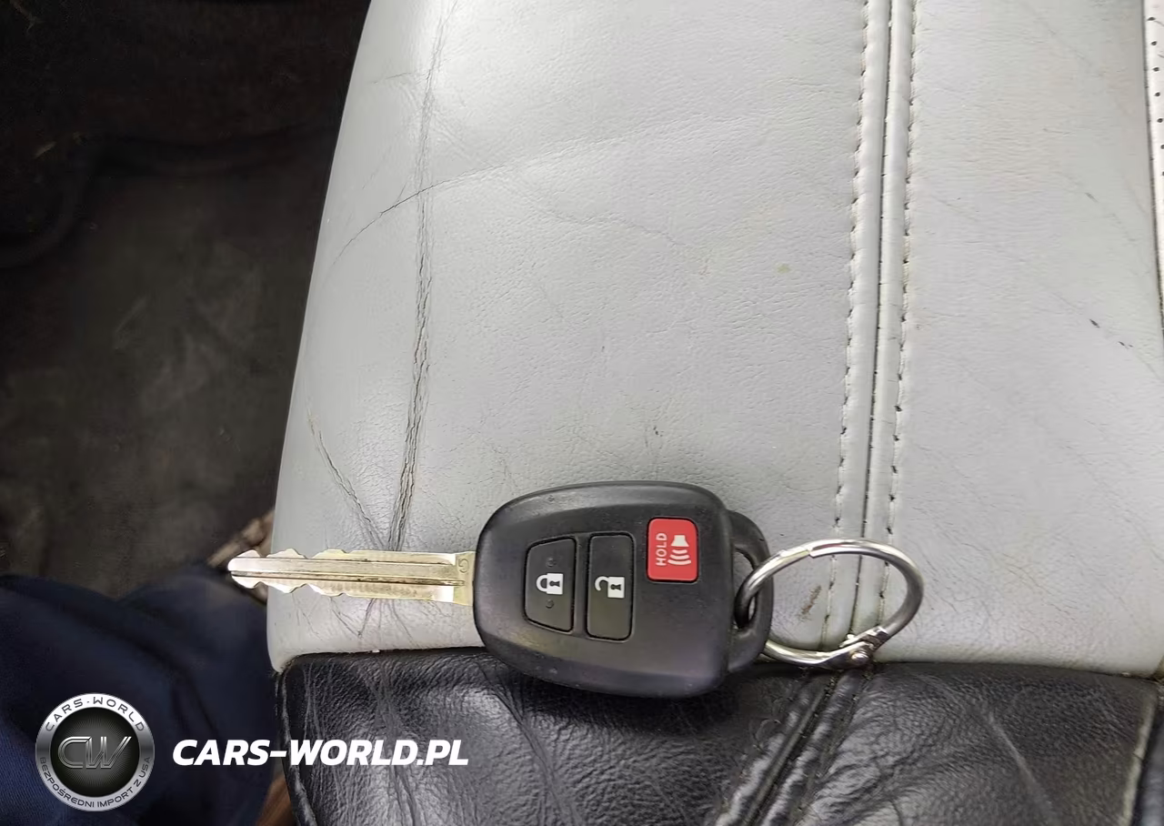 2012 Toyota Prius C Two VIN:JTDKDTB33C1020330 - 11