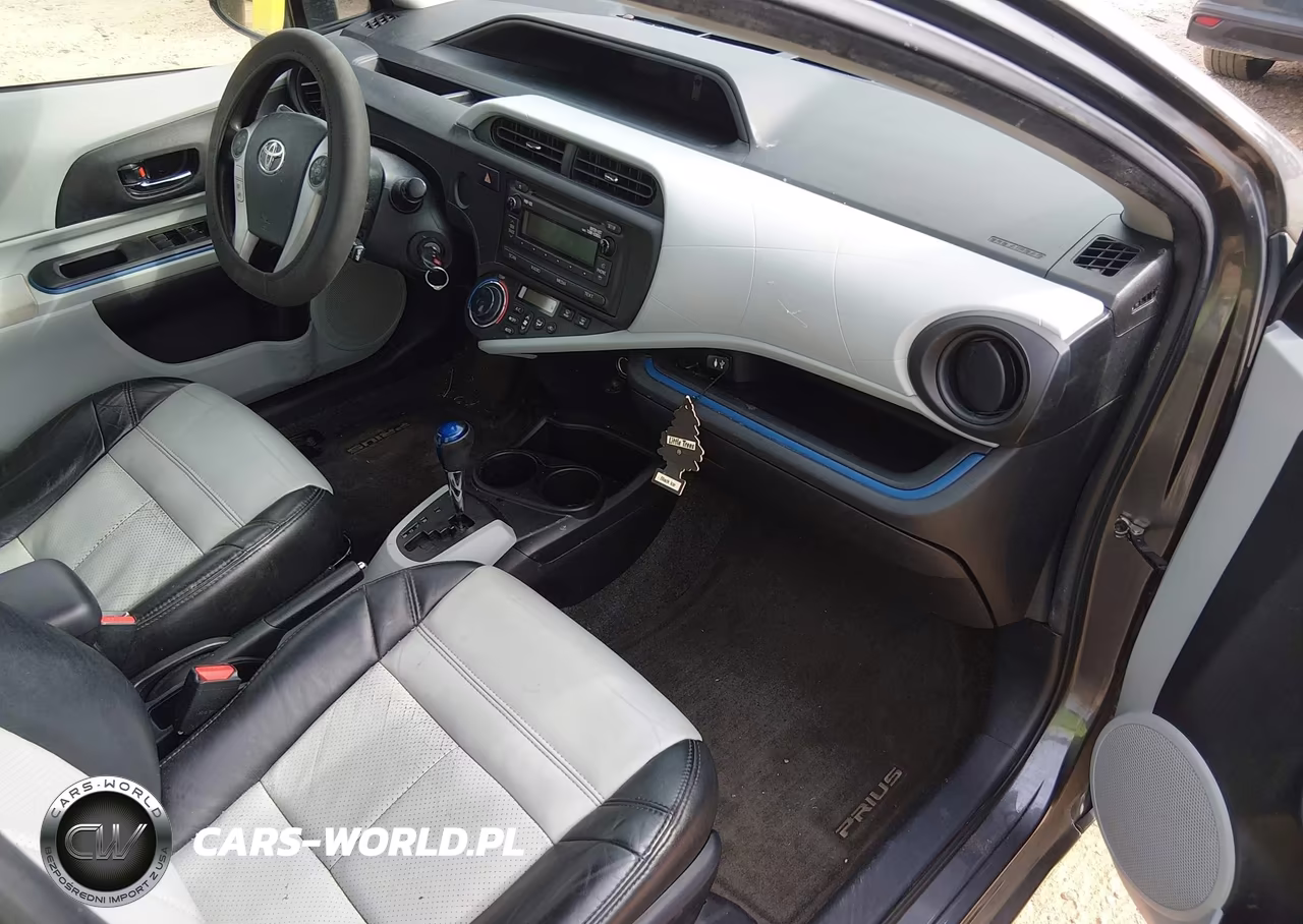 2012 Toyota Prius C Two VIN:JTDKDTB33C1020330 - 5