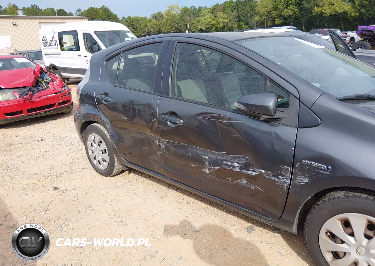 2012 Toyota Prius C Two VIN:JTDKDTB33C1020330 - 6