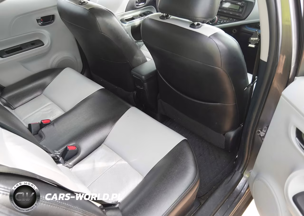 2012 Toyota Prius C Two VIN:JTDKDTB33C1020330 - 8
