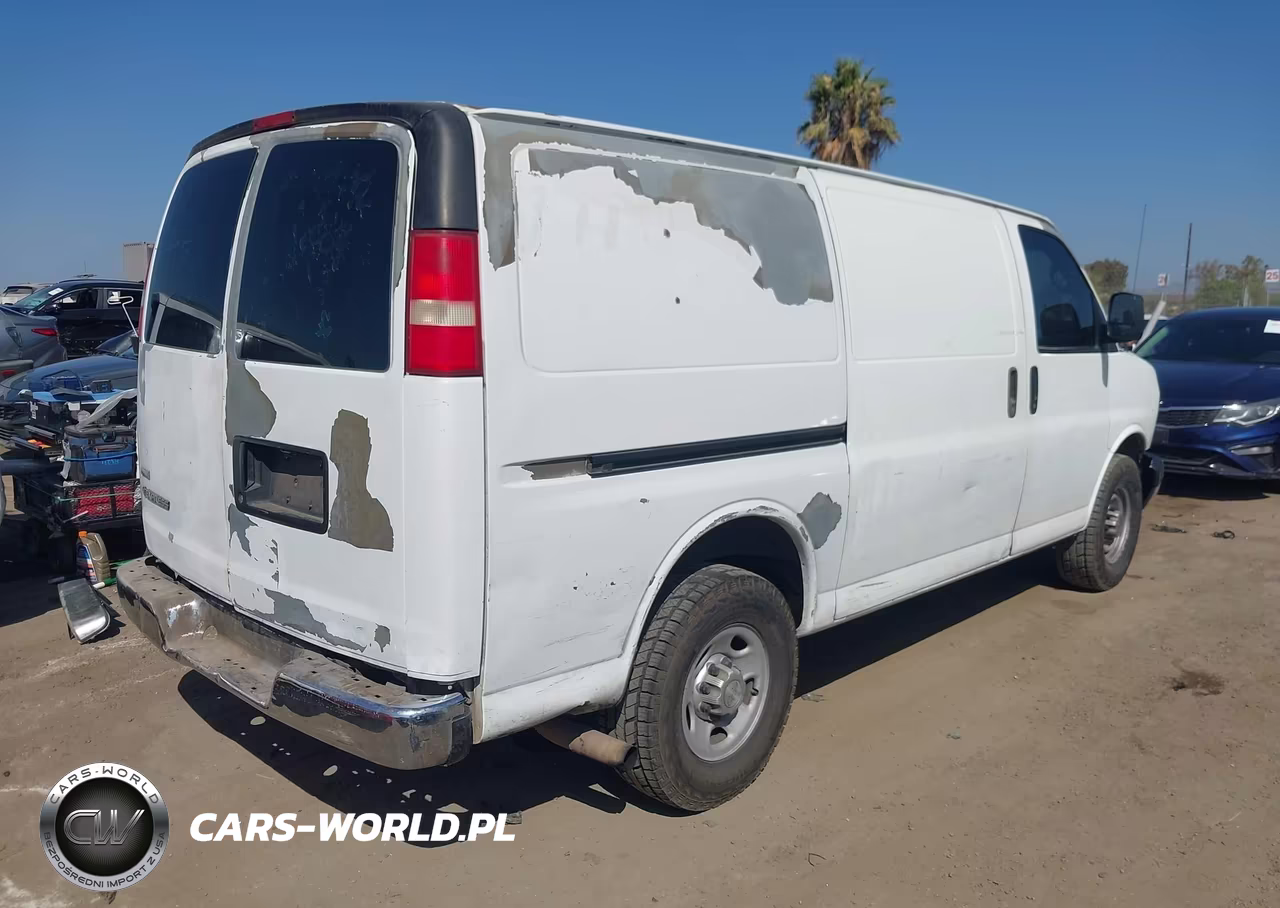 2010 Chevrolet Express 2500 Work Van VIN:1GCZGFBA8A1107532 - 4