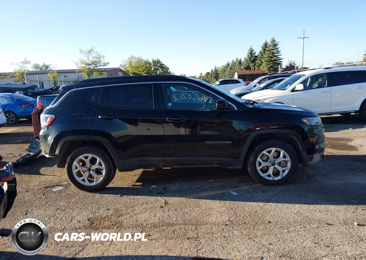 2025 Jeep Compass Latitude 4X4 VIN:3C4NJDBN0ST561064 - 13