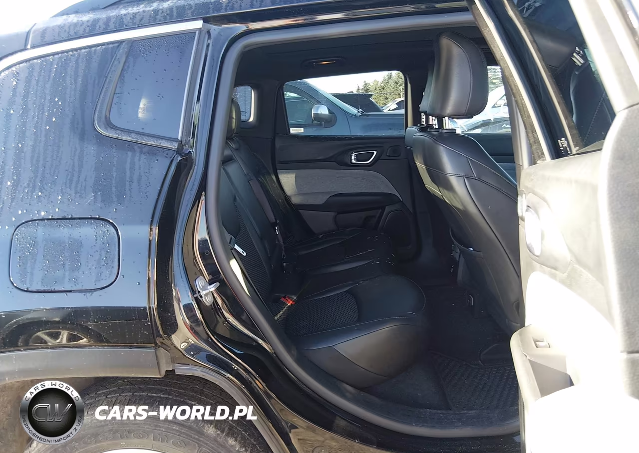 2025 Jeep Compass Latitude 4X4 VIN:3C4NJDBN0ST561064 - 8