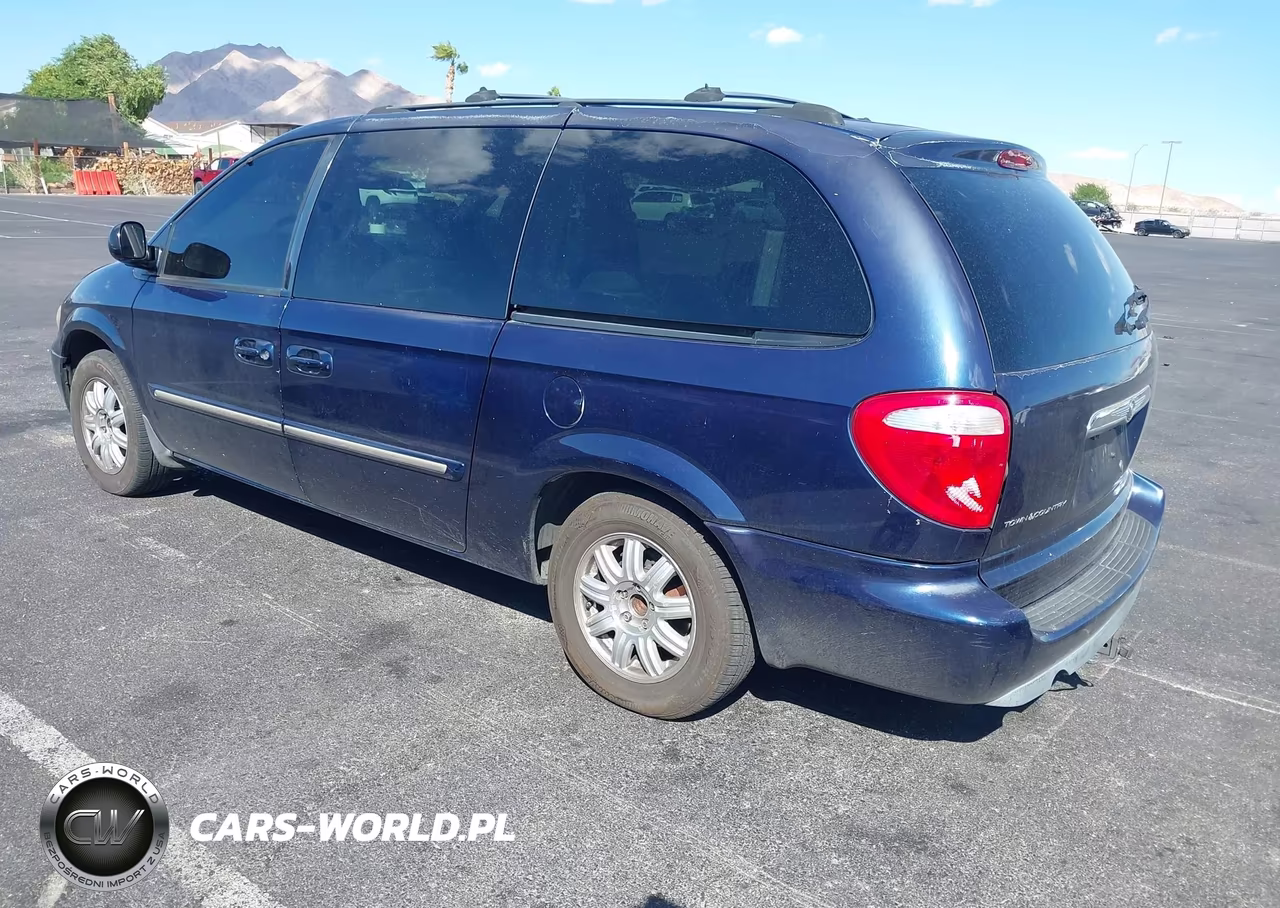 2005 Chrysler Town & Country Touring VIN:2C8GP54L35R121368 - 3