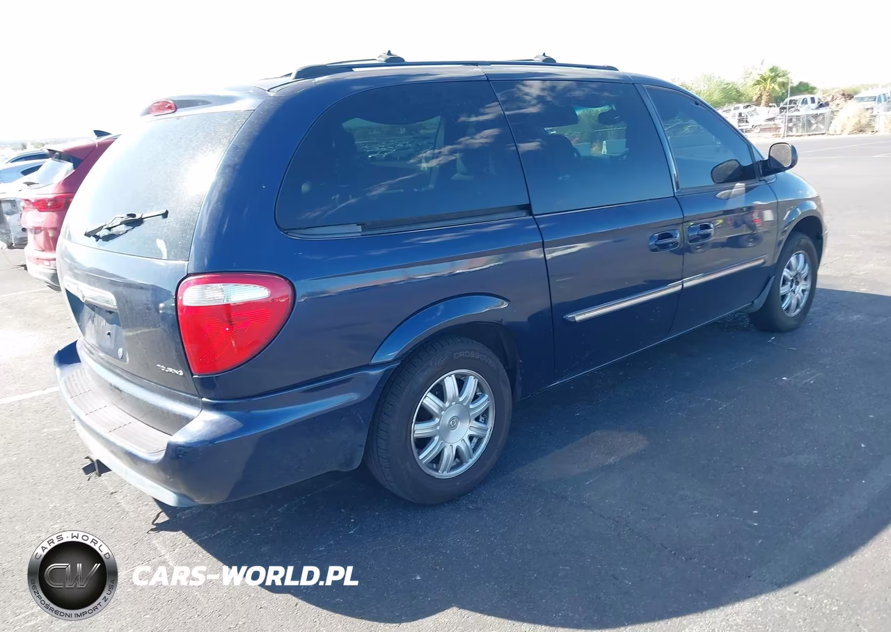2005 Chrysler Town & Country Touring VIN:2C8GP54L35R121368 - 4