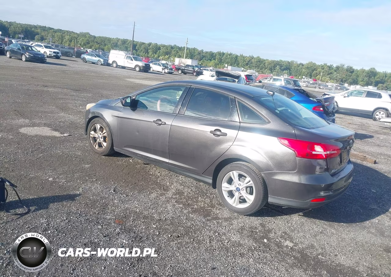 2018 Ford Focus S VIN:1FADP3E22JL227480 - 3