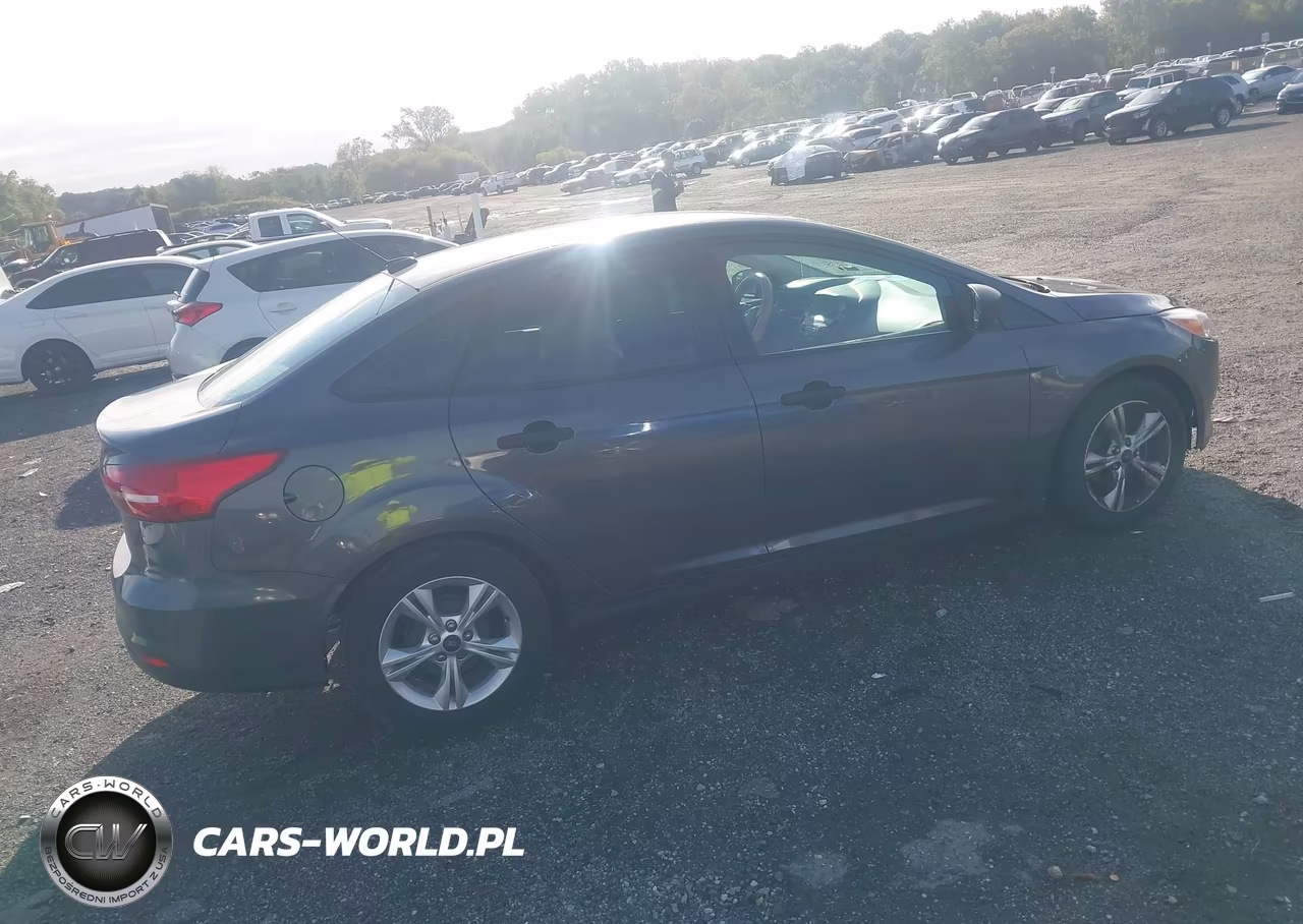 2018 Ford Focus S VIN:1FADP3E22JL227480 - 4