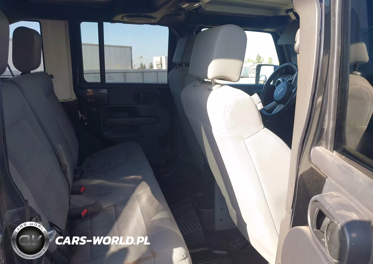 2008 Jeep Wrangler Unlimited Sahara VIN:1J8GA59148L542810 - 8