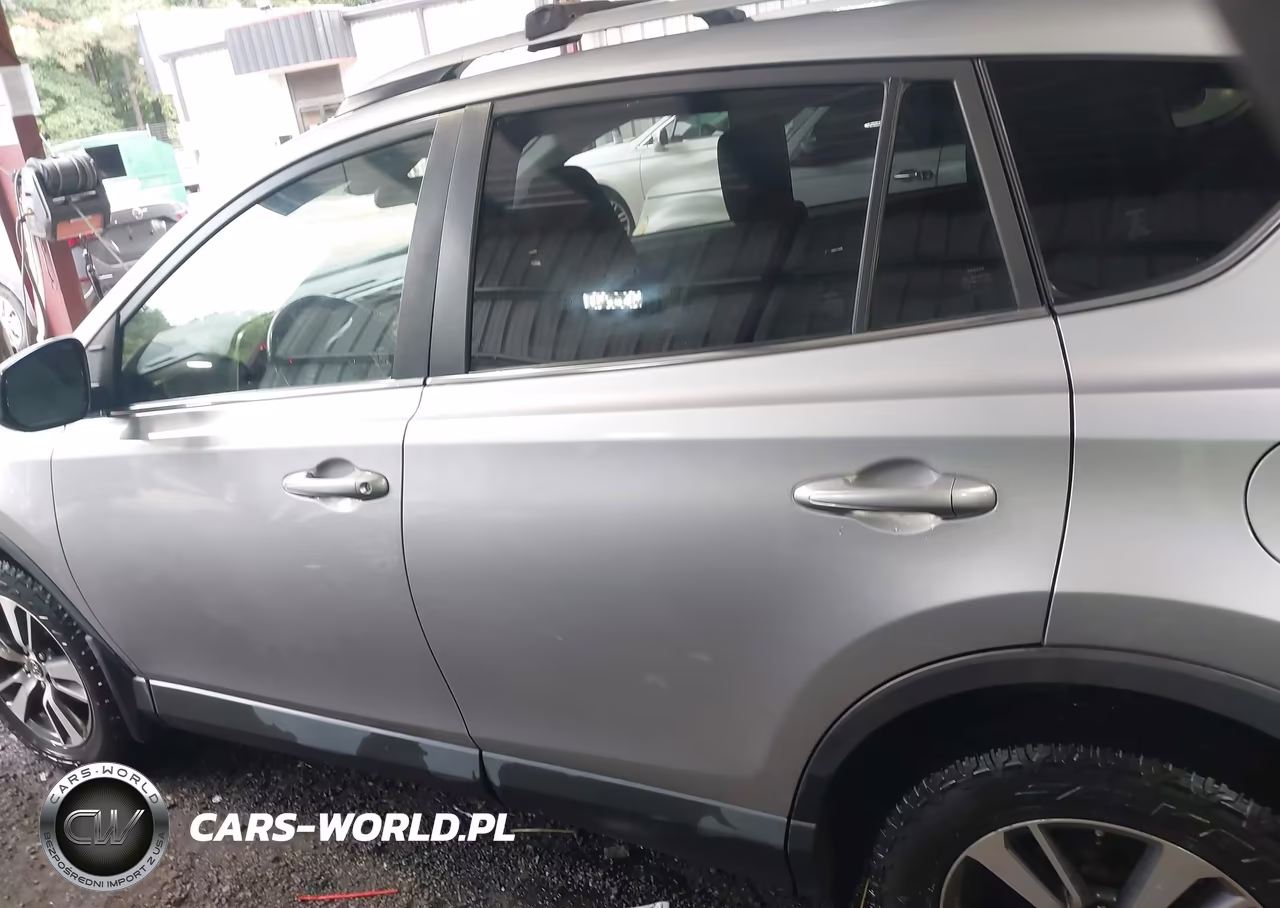 2018 Toyota Rav4 Xle VIN:JTMRFREV0JD245910 - 14
