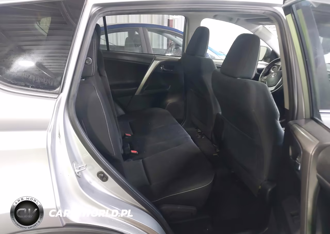 2018 Toyota Rav4 Xle VIN:JTMRFREV0JD245910 - 8