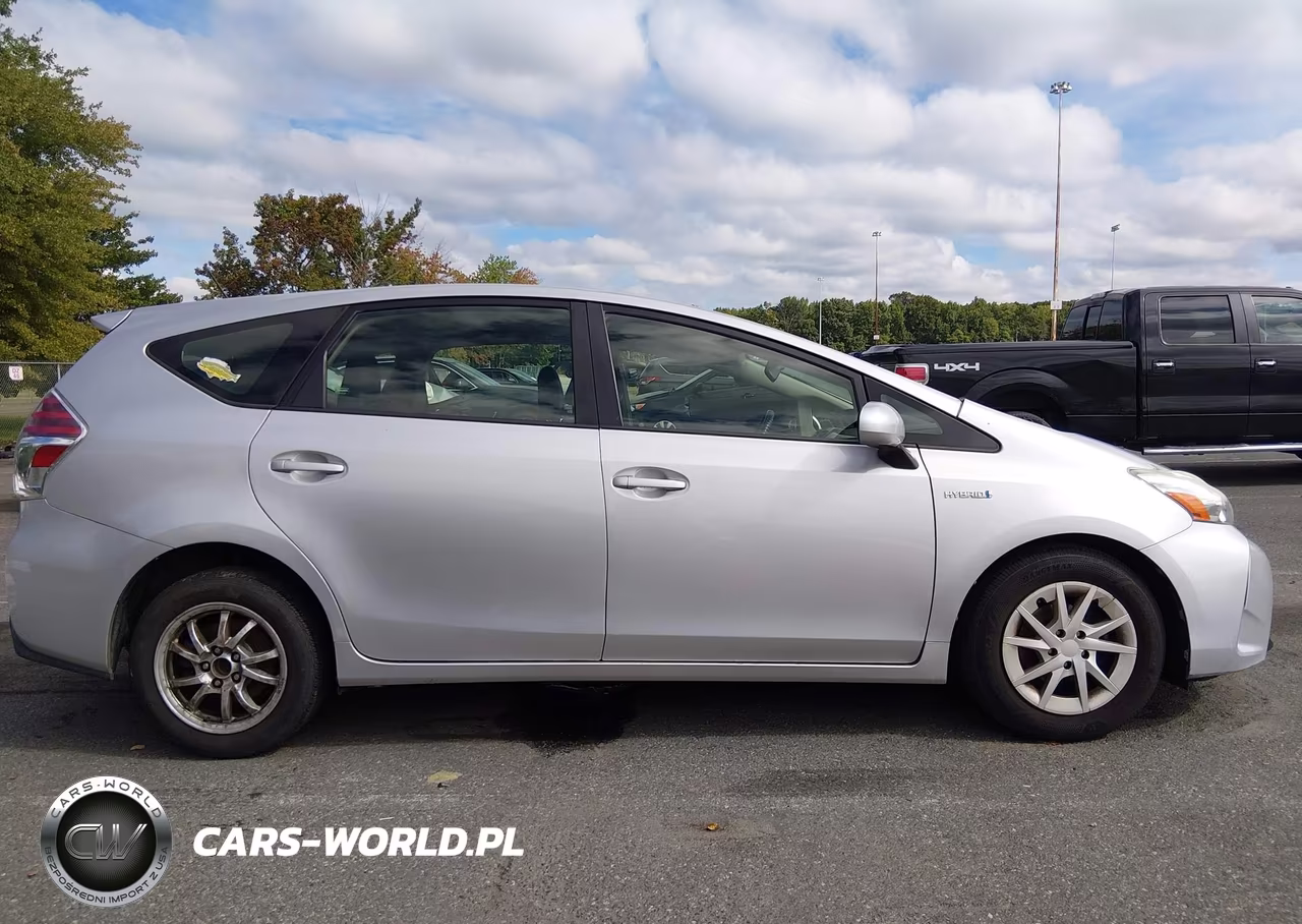 2015 Toyota Prius V Three VIN:JTDZN3EU8FJ024216 - 13