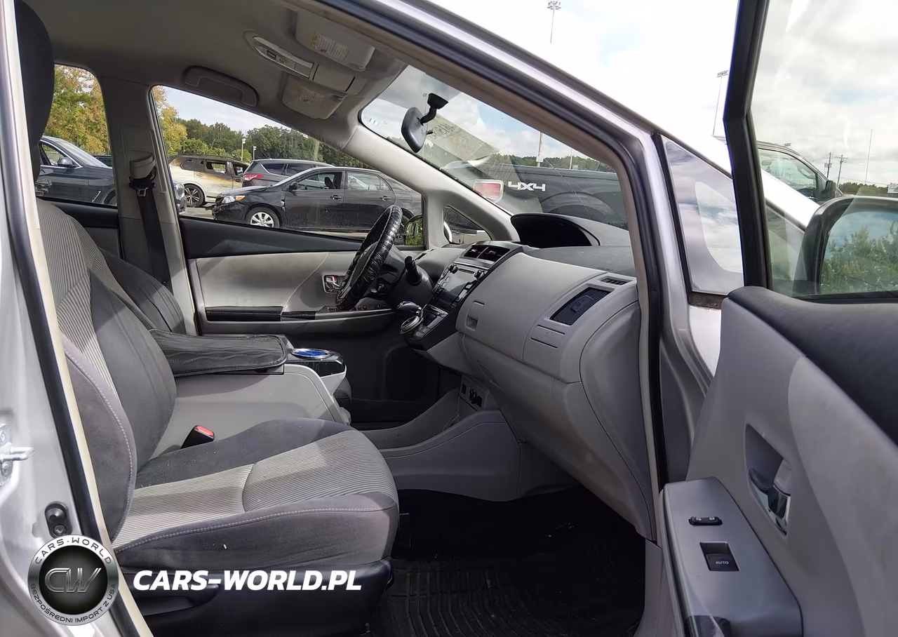 2015 Toyota Prius V Three VIN:JTDZN3EU8FJ024216 - 5