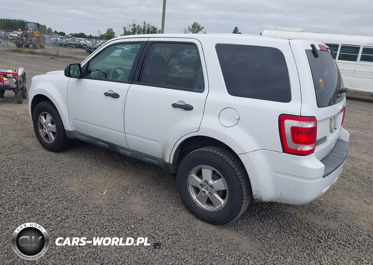 2011 Ford Escape Xls VIN:1FMCU0C77BKB36073 - 3