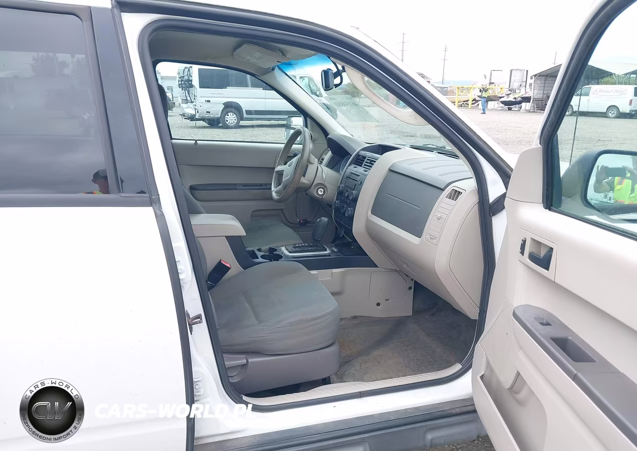 2011 Ford Escape Xls VIN:1FMCU0C77BKB36073 - 5
