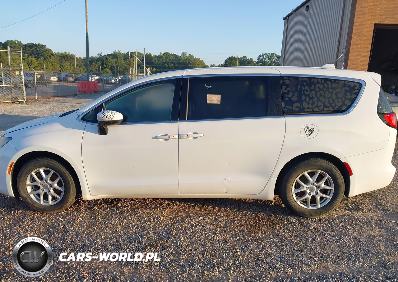 2017 Chrysler Pacifica Touring VIN:2C4RC1DG3HR713181 - 14