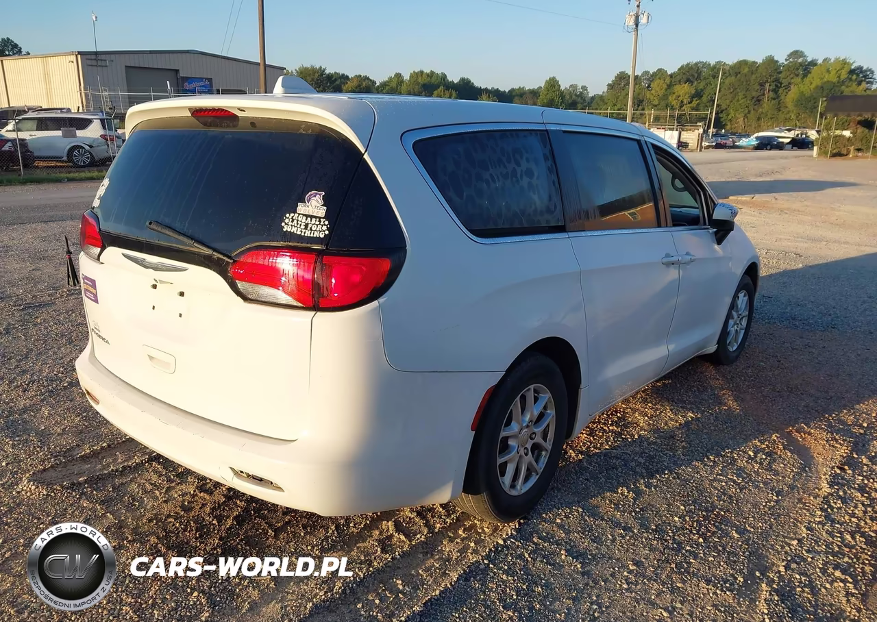 2017 Chrysler Pacifica Touring VIN:2C4RC1DG3HR713181 - 4