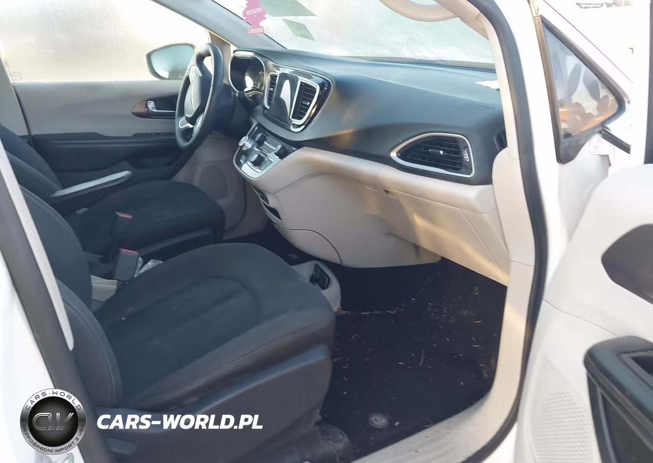 2017 Chrysler Pacifica Touring VIN:2C4RC1DG3HR713181 - 5