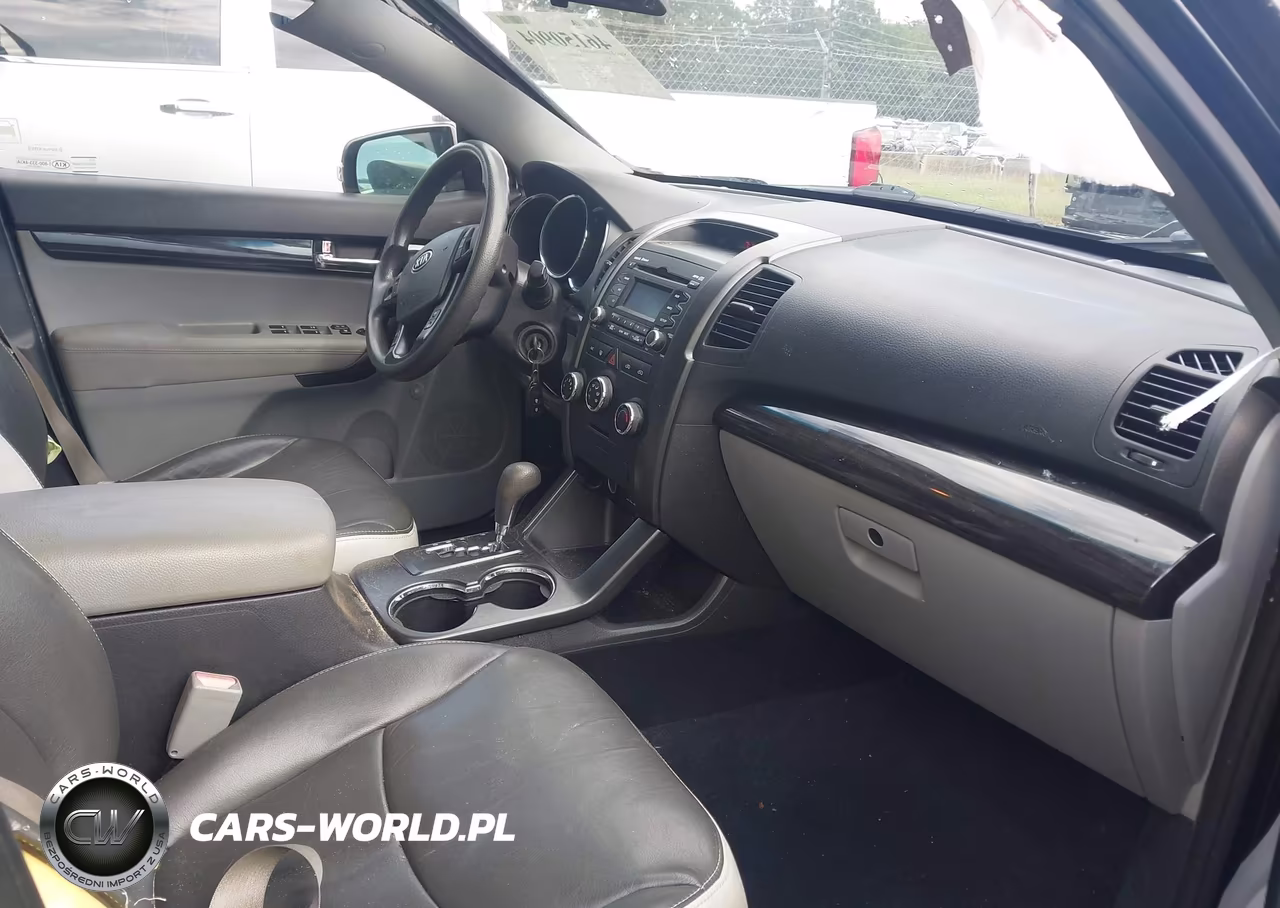 2012 Kia Sorento Lx V6 VIN:5XYKT4A20CG270903 - 5