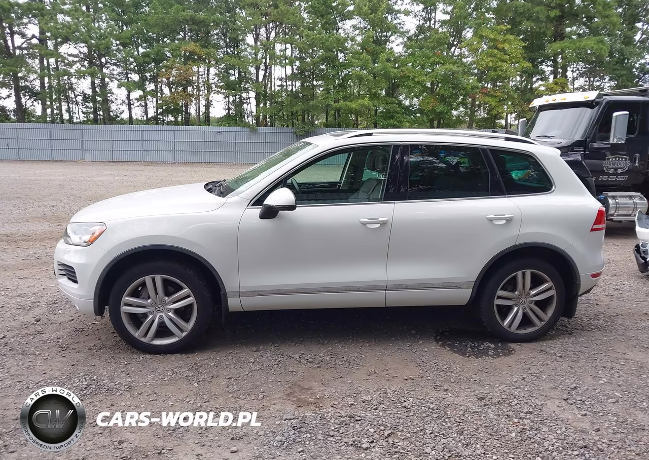 2014 Volkswagen Touareg 3.6L Executive VIN:WVGEF9BP2ED010981 - 14