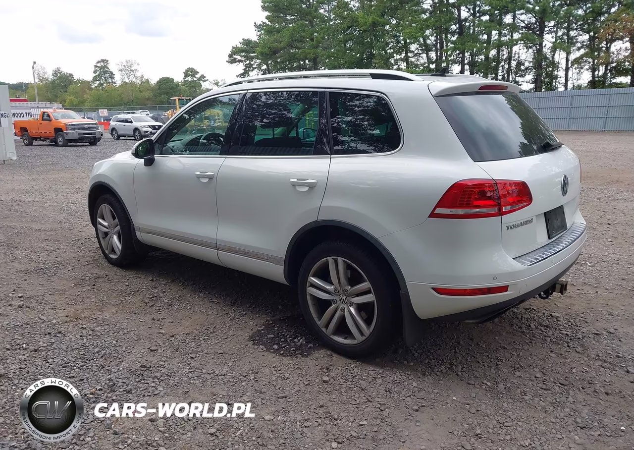 2014 Volkswagen Touareg 3.6L Executive VIN:WVGEF9BP2ED010981 - 3