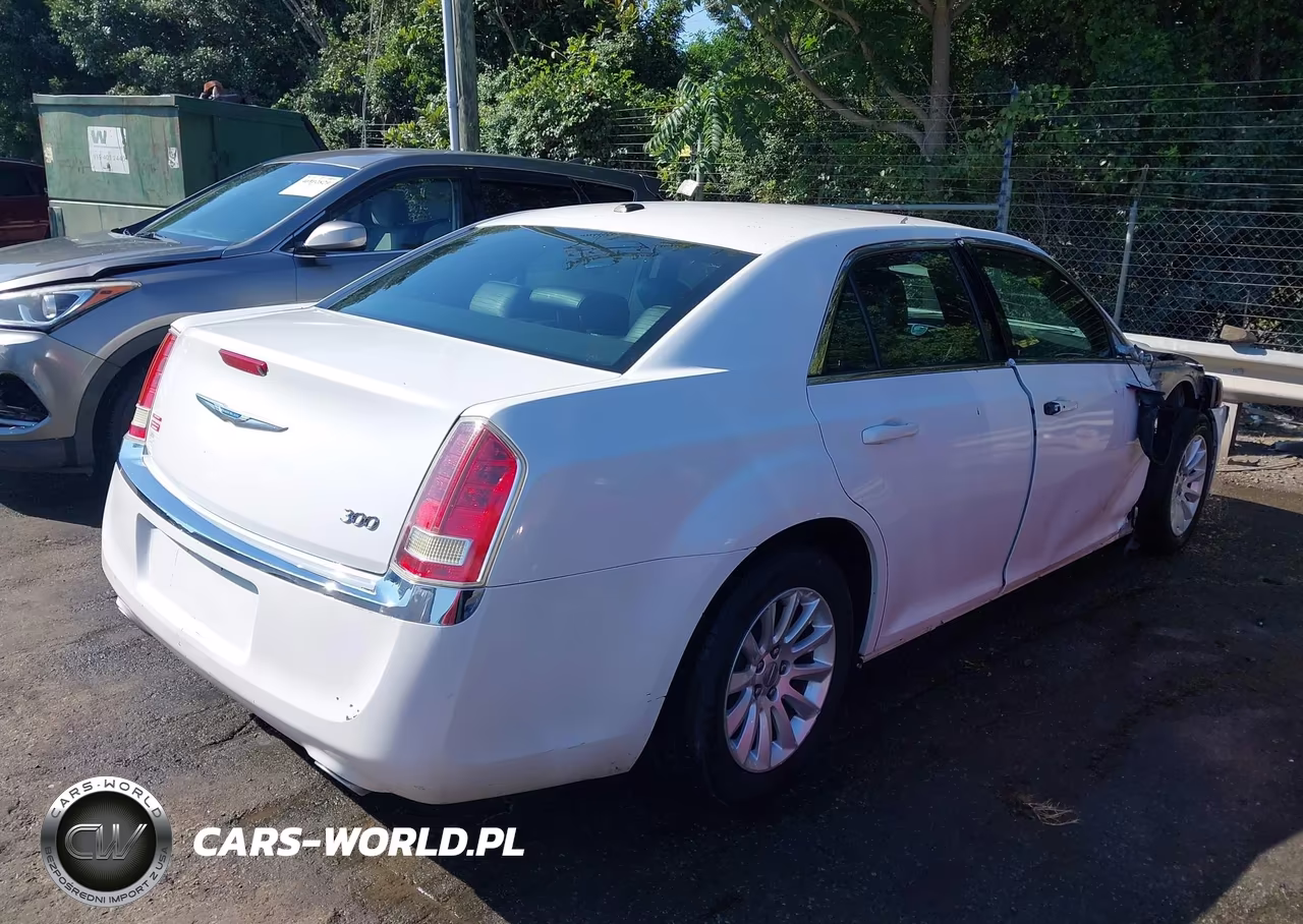 2013 Chrysler 300 Motown VIN:2C3CCAAGXDH527703 - 4