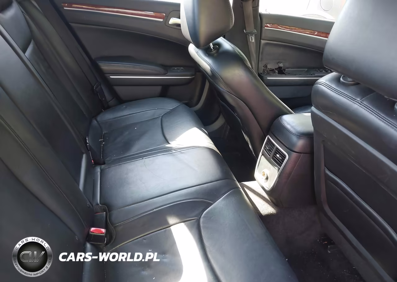2013 Chrysler 300 Motown VIN:2C3CCAAGXDH527703 - 8