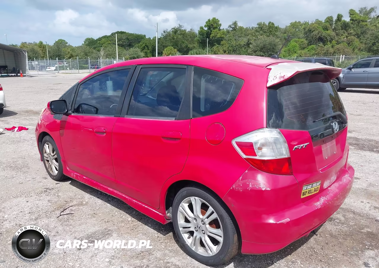 2011 Honda Fit Sport VIN:JHMGE8G57BC003896 - 3