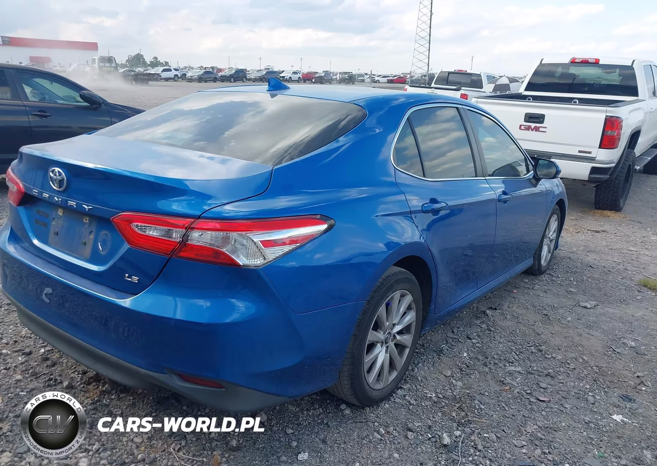 2019 Toyota Camry Le VIN:4T1B11HK0KU160842 - 4